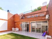 VENTA CASA AL FRENTE 2 DORMITORIOS, CON JARDIN