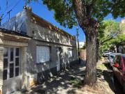 VENTA Casa al frente a refaccionar APTO CREDITO