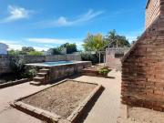 VENTA CASA AL FRENTE CON JARDIN EN SAN LORENZO