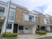 Venta casa Av Sur Maraya Pereira