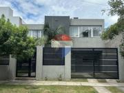 VENTA CASA B° BAJO LA VIÑA 7 AMBIENTES