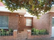 VENTA CASA BARRIO PARQUE/CENTRO SOBRE AVENIDA