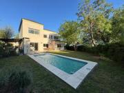 Venta casa / Barrio privado / Jardín con pileta / Barrio...