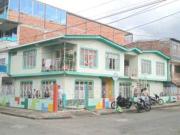 Venta Casa Esquinera con RENTA en Barrio Santafe Oriente...