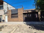 Venta casa barrio Urquiza con pileta 2 dormitorios
