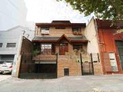 Venta casa Belgrano, casi Barrio chino