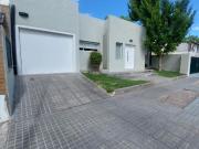 Venta casa brio. 12 de septiembre parque cipolletti rio...