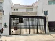 VENTA CASA: C. Pinzón 112, MZ 083, Las Alamedas, 52970...