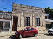 ¡VENTA! Casa céntrica a refaccionar de 3 dormitorios con...