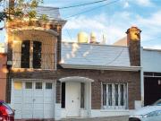 VENTA CASA CENTRICA SOBRE CALLE PERON