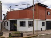 VENTA CASA CINCO AMBIENTES COCHERA TERRAZA