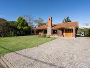 Venta Casa cinco ambientes en Club de Campo La Martona....