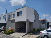 VENTA CASA CIUDAD COUNTRY ALONDRA