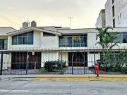 VENTA: CASA COMO TERRENO 600 M2 Y 17.15 DE FRENTE SAN BORJA