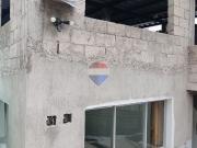 Venta Casa con 2 Departamentos DA