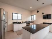 VENTA CASA CON 3 RECAMARAS, HABITACION EN PB Y ALBERCA...