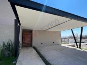 VENTA CASA CON ACABADOS DE LUJO EN LOMAS DEL CAMPANARIO...