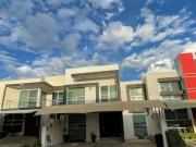 VENTA CASA CON ALBERCA EN CUMBRES DEL LAGO, JURIQUILLA