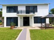 VENTA CASA CON ALBERCA PRIVADA EN XOCHITEPEC MORELOS