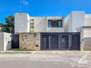 VENTA CASA CON ALBERCA PRIVADA PLAYA DEL CARMEN