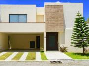 Venta casa con amplio jardín. Senda del Sol. Zerezotla....