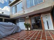 Venta Casa con apartamentos barrio el Jardin cali