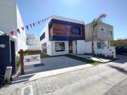 VENTA Casa con area de TV, estudio, 3 recámaras. El Refugio