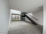 Venta Casa con Cuarto de Servicio, 3 Recamaras. Lomas de...