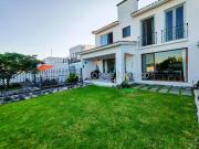 VENTA Casa con cuarto de servicio, 5 recámaras, sala de...