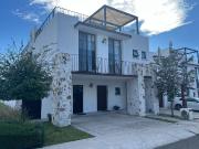 VENTA CASA CON CUARTO DE SERVICIO CONDOMINIO JURIQUILLA...