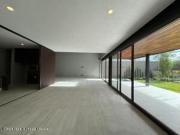 VENTA. Casa con cuarto de servicio, family room,...