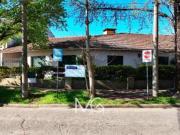 Venta casa con doble frente y parque en Adrogue
