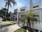 VENTA CASA CON ESTUDIO EN PLANTA BAJA EN JURIQUILLA...