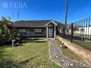 Venta casa con jardín al frente, patio y cochera en...