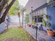 VENTA CASA CON JARDIN EN CASTELAR