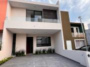 VENTA CASA CON JARDÍN EN CAÑADAS DEL BOSQUE TRES MARÍAS... VENTA CASA CON JARDÍN EN CAÑADAS DEL BOSQUE TRES MARÍAS...