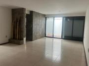 VENTA CASA CON JARDÍN EN FRACCIONAMIENTO LA CAMPIÑA...