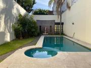 Venta casa con jardín, pileta, quincho, parrilla 3...