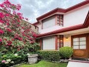 Venta Casa con Jardín Privado