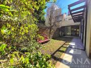 Venta Casa con Jardín Remodelada Excelente ubicación a...