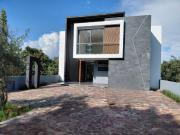 VENTA CASA CON JARDÍN Y ALBERCA EN EL ENCINAR MORELIA...