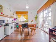 VENTA CASA CON JARDIN Y COCHERA