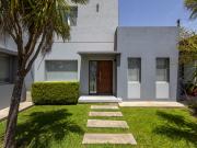 VENTA CASA CON JARDIN Y PISCINA EN HUDSON PARK