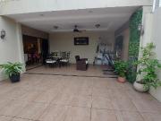 Venta casa con lindo patio en San Felipe