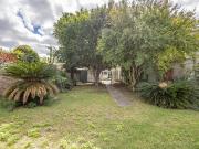 VENTA CASA CON LOCALES Y JARDÍN APTO CRÉDITO