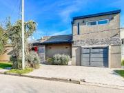 VENTA CASA con PILETA + 3 CONSULTORIOS LA PLATA