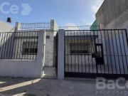 VENTA Casa con Patio y Cochera