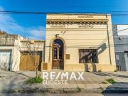 Venta casa con patio y quincho