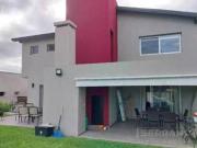 Venta Casa con pileta 5 ambientes baño con jacuzzi en...