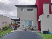 Venta Casa con pileta 5 ambientes baño con jacuzzi Pilar...